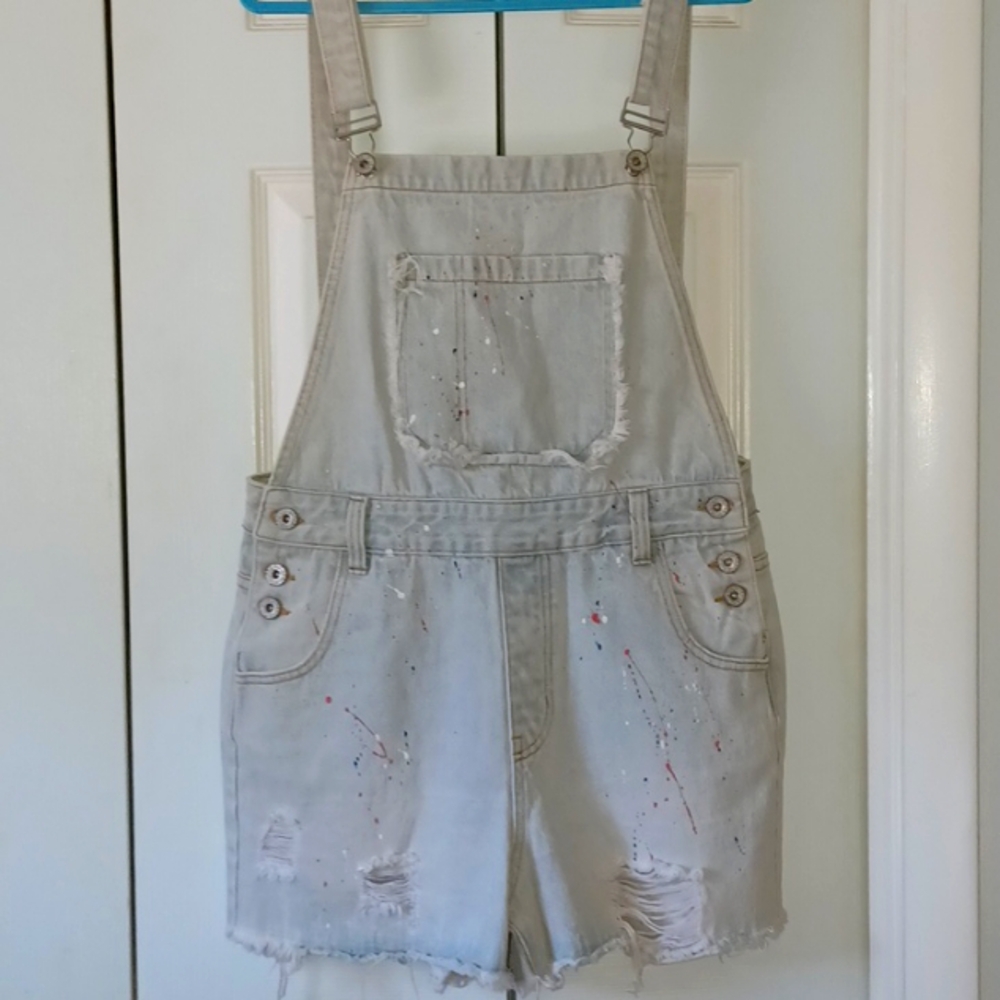 *NWOT* POL Distressed Denim Short Overall Sz Small